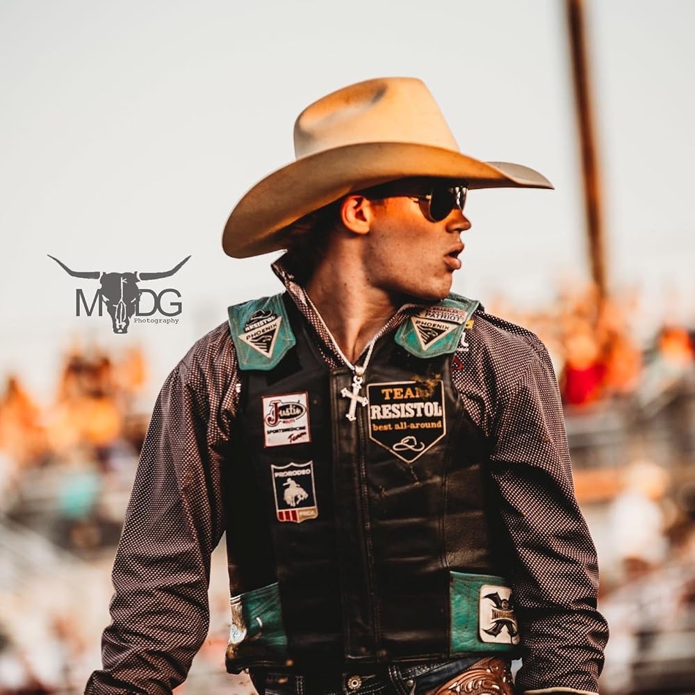 San Angelo Rodeo : Xtreme Bulls Champion Clayton Sellars